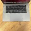 Ігровий ультрабук Б-клас Apple MacBook Pro 2017 A1707 / 15.4" (2880x1800) IPS / Intel Core i7-4810MQ (4 (8) ядра по 2.8 - 3.8 GHz) / 16 GB DDR4 / 256 GB SSD / AMD Radeon Pro 555, 2 GB GDDR5, 128-bit / WebCam / MacOS - Зображення 7