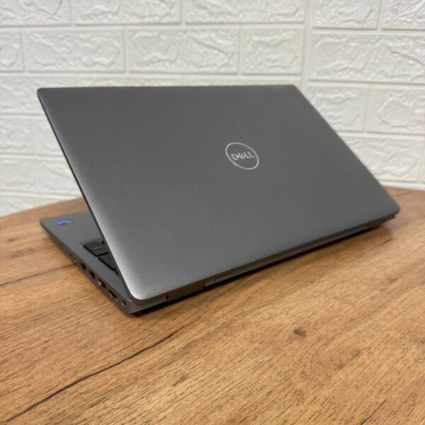 Ультрабук Б-клас Dell Latitude 5520 / 15.6" (1920x1080) IPS Touch / Intel Core i7-1165G7 (4 (8) ядра по 2.8 - 4.7 GHz) / 16 GB DDR4 / 512 GB SSD / Intel Iris Xe Graphics / WebCam - Зображення 6