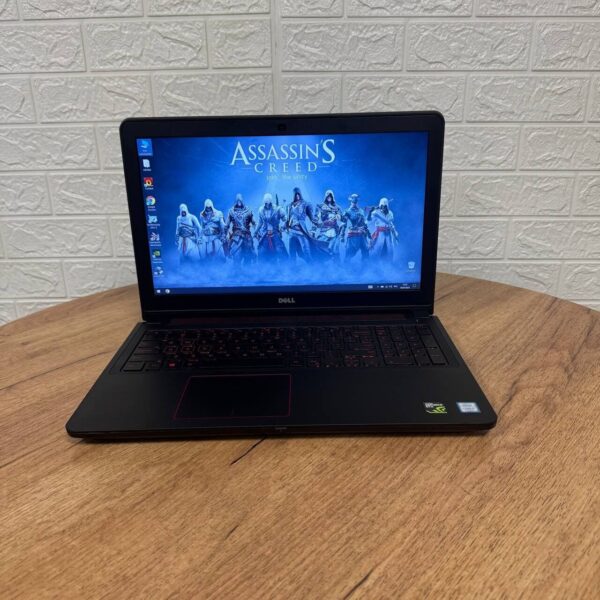 Ігровий ноутбук Б-клас Dell Inspiron 15 5577 / 15.6" (1920x1080) TN / Intel Core i7-7700HQ (4 (8) ядра по 2.8 - 3.8 GHz) / 16 GB DDR4 / 500 GB SSD / nVidia GeForce GTX 1050, 4 GB GDDR5, 128-bit / WebCam - Зображення 2