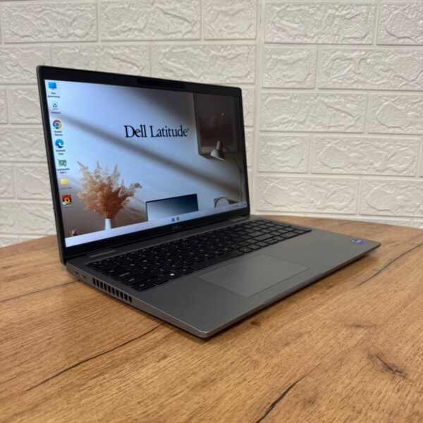Ультрабук Б-клас Dell Latitude 5520 / 15.6" (1920x1080) IPS Touch / Intel Core i7-1165G7 (4 (8) ядра по 2.8 - 4.7 GHz) / 16 GB DDR4 / 512 GB SSD / Intel Iris Xe Graphics / WebCam - Зображення 4