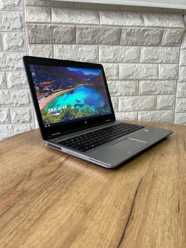 Ноутбук Б-клас HP ProBook 650 G3 / 15.6" (1920x1080) TN / Intel Core i5-7200U (2 (4) ядра по 2.5 - 3.1 GHz) / 8 GB DDR4 / 256 GB SSD / Intel HD Graphics 620 / WebCam - Зображення 4