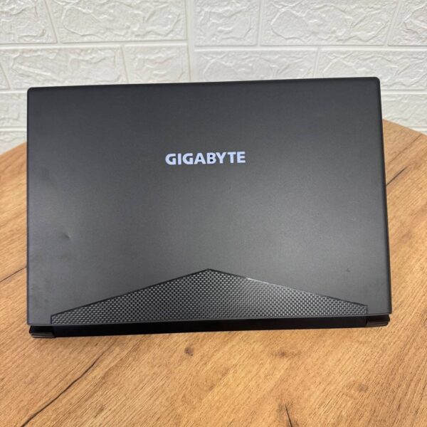 Ігровий ноутбук Б-клас Gigabyte Aero 15 Classic WA / 15.6" (1920x1080) IPS / Intel Core i7-9750H (6 (12) ядер по 2.6 - 4.5 GHz) / 16 GB DDR4 / 512 GB SSD / nVidia GeForce RTX 2060, 6 GB GDDR6, 192-bit / WebCam - Зображення 3