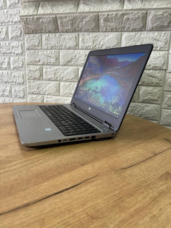 Ноутбук Б-клас HP ProBook 650 G3 / 15.6" (1920x1080) TN / Intel Core i5-7200U (2 (4) ядра по 2.5 - 3.1 GHz) / 8 GB DDR4 / 256 GB SSD / Intel HD Graphics 620 / WebCam - Зображення 5
