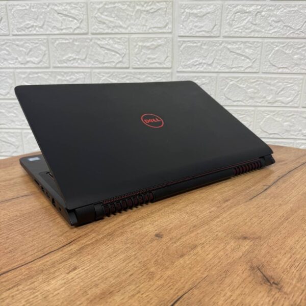 Ігровий ноутбук Б-клас Dell Inspiron 15 5577 / 15.6" (1920x1080) TN / Intel Core i7-7700HQ (4 (8) ядра по 2.8 - 3.8 GHz) / 16 GB DDR4 / 500 GB SSD / nVidia GeForce GTX 1050, 4 GB GDDR5, 128-bit / WebCam - Зображення 6
