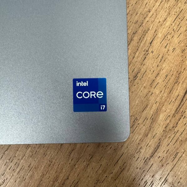 Ультрабук Б-клас Dell Latitude 5520 / 15.6" (1920x1080) IPS Touch / Intel Core i7-1165G7 (4 (8) ядра по 2.8 - 4.7 GHz) / 16 GB DDR4 / 512 GB SSD / Intel Iris Xe Graphics / WebCam - Зображення 8