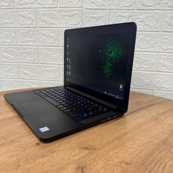 Ігровий ноутбук Б-клас Razer Blade 14 RZ09-0195 / 14" (1920x1080) IPS / Intel Core i7-7700HQ (4 (8) ядра по 2.8 - 3.8 GHz) / 16 GB DDR4 / 256 GB SSD NVMe / nVidia GeForce GTX 1060, 6 GB GDDR5, 192-bit / WebCam - Зображення 5