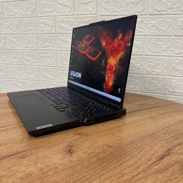 Ігровий ноутбук Б-клас Lenovo Legion Pro 5 16IRX8 / 16" (2560x1600) IPS / Intel Core i7-13700HX (16 (24) ядра по 3.7 - 5.0 GHz) / 32 GB DDR5 / 1000 GB SSD / nVidia GeForce RTX 4070, 8 GB GDDR6, 128-bit / WebCam - Зображення 5