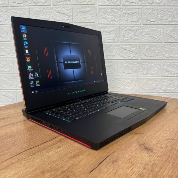 Ігровий ноутбук Dell Alienware 15 R3 / 15.6" (1920x1080) IPS / Intel Core i7-6820HQ (4 (8) ядра по 2.7 - 3.6 GHz) / 16 GB DDR4 / 500 GB SSD / nVidia GeForce GTX 1070, 8 GB GDDR5, 256-bit / WebCam - Зображення 4