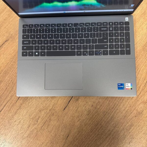 Ультрабук Б-клас Dell Vostro 5630 / 16" (1920x1200) IPS / Intel Core i7-1360P (12 (16) ядер по 2.2 - 5.0 GHz) / 16 GB DDR5 / 512 GB SSD / Intel Iris Xe Graphics / WebCam - Зображення 7