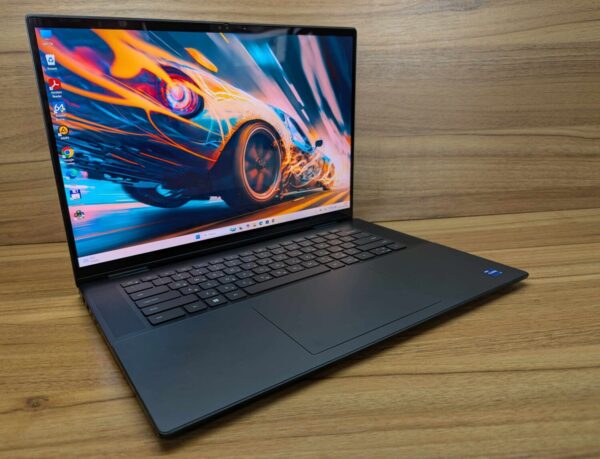 Ультрабук-трансформер Dell Inspiron 16 7620 / 16" (3840x2400) OLED Touch / Intel Core i7-1260P (12 (16) ядер по 3.4 - 4.7 GHz) / 16 GB DDR4 / 512 GB SSD / nVidia GeForce MX550, 2 GB GDDR6, 64-bit / WebCam / TouchID / Windows 11 - Зображення 3