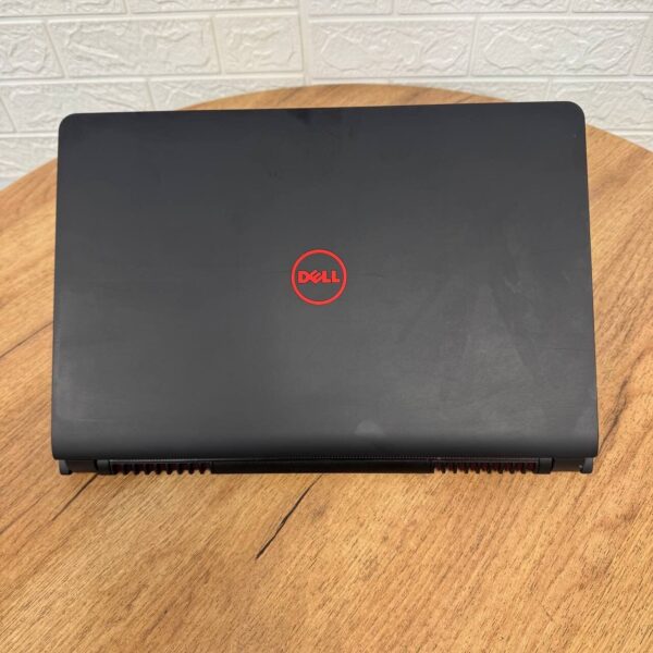 Ігровий ноутбук Б-клас Dell Inspiron 15 5577 / 15.6" (1920x1080) TN / Intel Core i7-7700HQ (4 (8) ядра по 2.8 - 3.8 GHz) / 16 GB DDR4 / 500 GB SSD / nVidia GeForce GTX 1050, 4 GB GDDR5, 128-bit / WebCam - Зображення 3