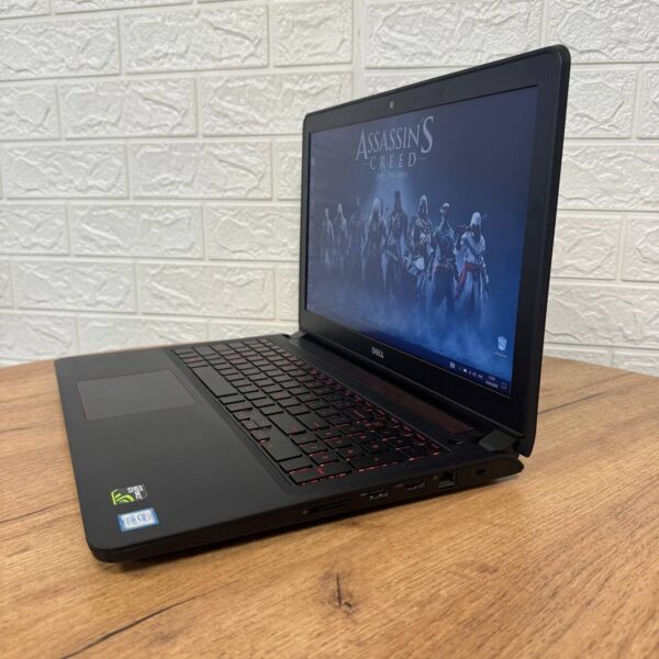 Ігровий ноутбук Б-клас Dell Inspiron 15 5577 / 15.6" (1920x1080) TN / Intel Core i7-7700HQ (4 (8) ядра по 2.8 - 3.8 GHz) / 16 GB DDR4 / 500 GB SSD / nVidia GeForce GTX 1050, 4 GB GDDR5, 128-bit / WebCam - Зображення 5