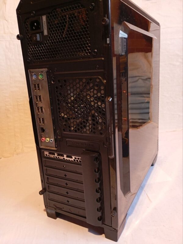 Ігровий ПК GameMax G561-FRGB Black Tower / Intel Xeon E5-2650 v2 (8 (16) ядер по 2.6 - 3.4 GHz) / 20 GB DDR3 / 480 GB SSD + 1000 GB HDD / nVidia GeForce GTX 1650, 4 GB GDDR6, 128-bit / 600W - Зображення 4