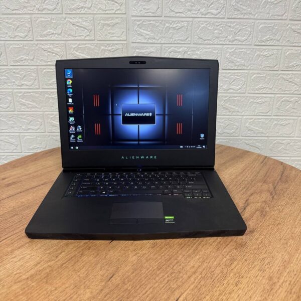 Ігровий ноутбук Dell Alienware 15 R3 / 15.6" (1920x1080) IPS / Intel Core i7-6820HQ (4 (8) ядра по 2.7 - 3.6 GHz) / 16 GB DDR4 / 500 GB SSD / nVidia GeForce GTX 1070, 8 GB GDDR5, 256-bit / WebCam - Зображення 2