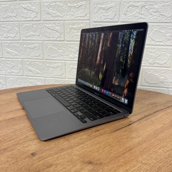 Ультрабук Apple MacBook Air 13 2020 A2337 / 13.3" (2560x1600) IPS / Apple M1 (8 ядер по 2.1 - 3.2 GHz) / 8 GB DDR3 / 250 GB SSD / Apple M1 Graphics / WebCam / MacOS - Зображення 5