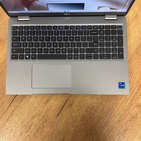Ультрабук Б-клас Dell Latitude 5520 / 15.6" (1920x1080) IPS Touch / Intel Core i7-1165G7 (4 (8) ядра по 2.8 - 4.7 GHz) / 16 GB DDR4 / 512 GB SSD / Intel Iris Xe Graphics / WebCam - Зображення 7