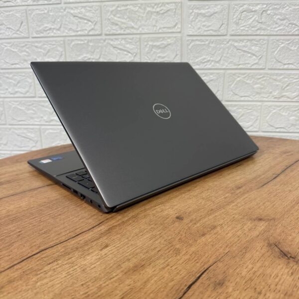Ультрабук Б-клас Dell Vostro 5630 / 16" (1920x1200) IPS / Intel Core i7-1360P (12 (16) ядер по 2.2 - 5.0 GHz) / 16 GB DDR5 / 512 GB SSD / Intel Iris Xe Graphics / WebCam - Зображення 6