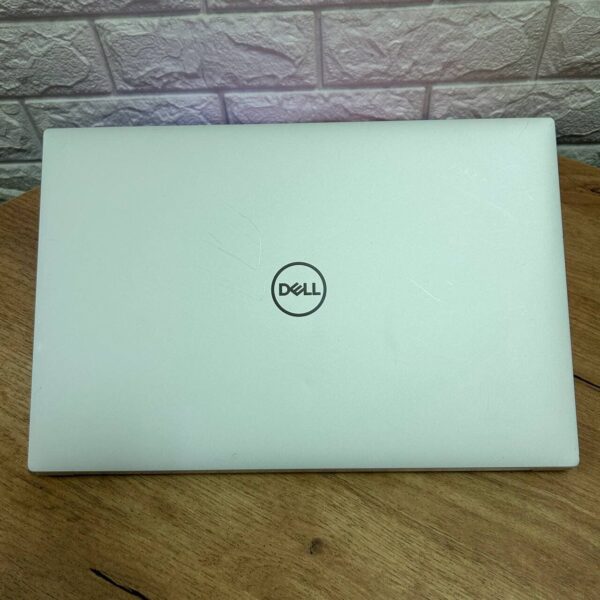 Ігровий ноутбук Б-клас Dell XPS 15 9510 / 15.6" (3456x2160) OLED / Intel Core i7-11800H (8 (16) ядер по 4.6 GHz) / 16 GB DDR4 / 512 GB SSD / nVidia GeForce RTX 3050, 4 GB GDDR6, 128-bit / WebCam - Зображення 3