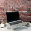 Ультрабук HP ProBook 430 G7 / 13.3" (1366x768) TN / Intel Core i5-10210U (4 (8) ядра по 1.6 - 4.2 GHz) / 8 GB DDR4 / 256 GB SSD / Intel UHD Graphics / WebCam / Win 10 Pro - Зображення 2