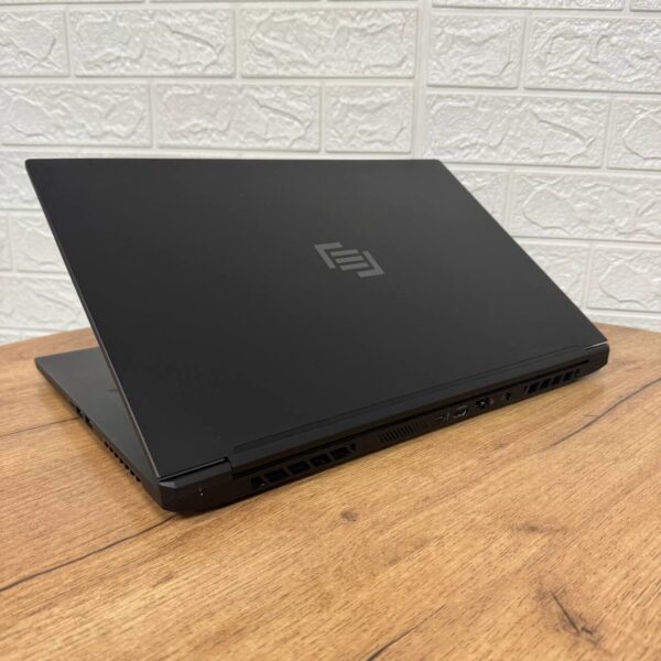 Ігровий ноутбук Maingear Element MG-ELMT002-2070S / 17.3" (1920x1080) IPS / Intel Core i7-10875H (8 (16) ядер по 2.3 - 5.1 GHz) / 16 GB DDR4 / 512 GB SSD / nVidia GeForce RTX 2070 Super, 8 GB GDDR6, 256-bit / WebCam - Зображення 6