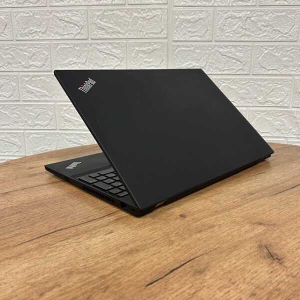 Ультрабук Б-клас Lenovo ThinkPad T590 / 15.6" (1920x1080) IPS / Intel Core i5-8365U (4 (8) ядра по 1.6 - 4.1 GHz) / 16 GB DDR4 / 250 GB SSD / Intel UHD Graphics / WebCam - Зображення 6