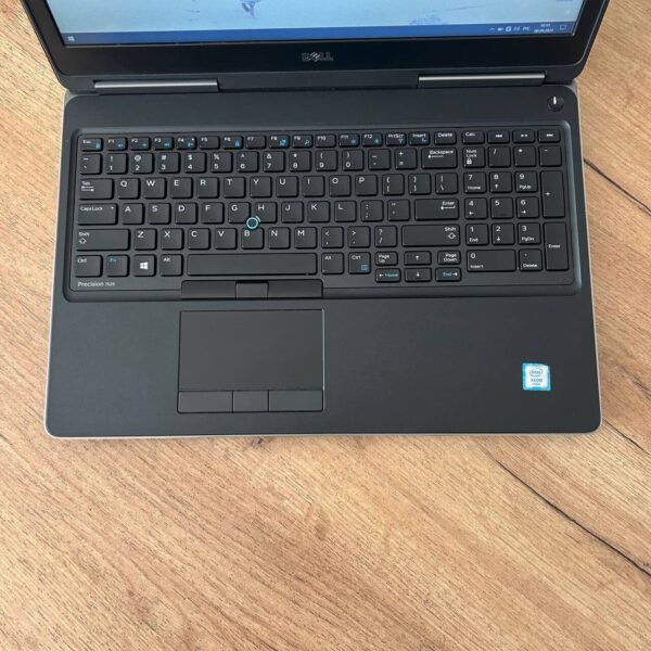 Мобільна робоча станція Б-клас Dell Precision 7520 / 15.6" (1920x1080) TN / Intel Xeon E3-1535M v6 (4 (8) ядра по 3.1 - 4.2 GHz) / 16 GB DDR4 / 128 GB SSD M.2 + 500 GB HDD / AMD Radeon Pro WX 4130, 2 GB GDDR5, 128-bit / WebCam - Зображення 7