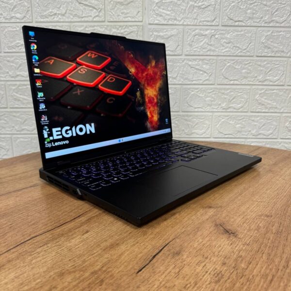 Ігровий ноутбук Б-клас Lenovo Legion Pro 5 16IRX8 / 16" (2560x1600) IPS / Intel Core i7-13700HX (16 (24) ядра по 3.7 - 5.0 GHz) / 32 GB DDR5 / 1000 GB SSD / nVidia GeForce RTX 4070, 8 GB GDDR6, 128-bit / WebCam - Зображення 4