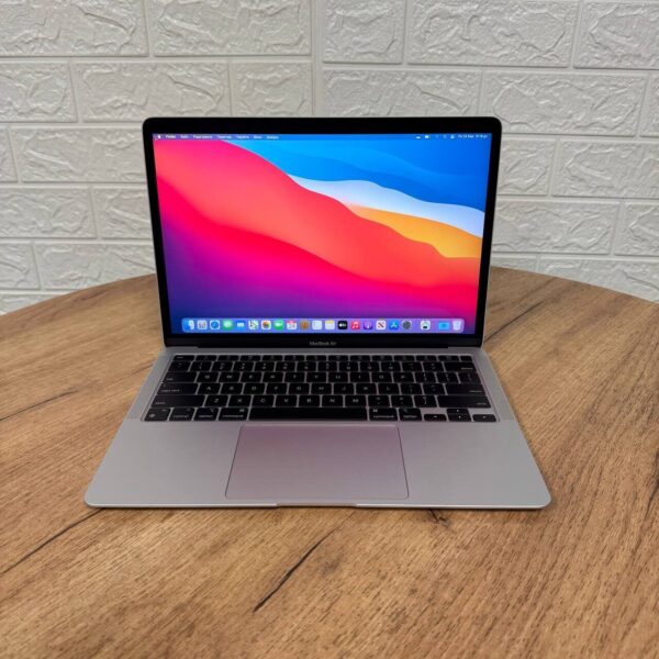 Ультрабук Apple MacBook Air 13 2020 A2337 / 13.3" (2560x1600) IPS / Apple M1 (8 ядер по 2.1 - 3.2 GHz) / 8 GB DDR3 / 256 GB SSD / Apple M1 Graphics / WebCam / MacOS - Зображення 2