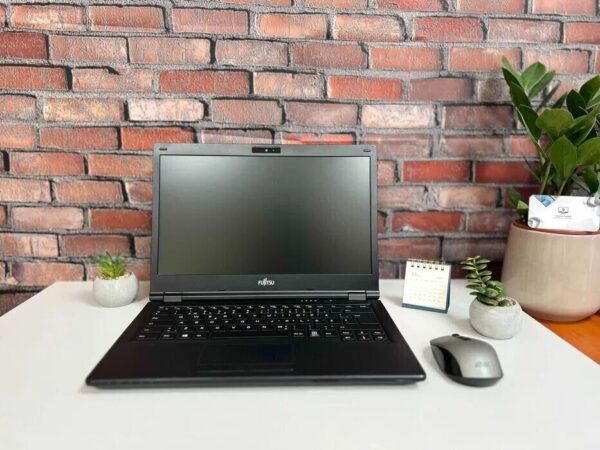 Ноутбук Fujitsu LifeBook E449 / 14" (1366x768) TN / Intel Core i3-7020U (2 (4) ядра по 2.3 GHz) / 8 GB DDR4 / 128 GB SSD M.2 / Intel UHD Graphics 620 / WebCam / Win 10 Pro - Зображення 2