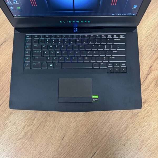 Ігровий ноутбук Dell Alienware 15 R3 / 15.6" (1920x1080) IPS / Intel Core i7-6820HQ (4 (8) ядра по 2.7 - 3.6 GHz) / 16 GB DDR4 / 500 GB SSD / nVidia GeForce GTX 1070, 8 GB GDDR5, 256-bit / WebCam - Зображення 7