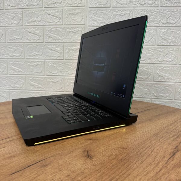 Ігровий ноутбук Dell Alienware 15 R3 / 15.6" (1920x1080) IPS / Intel Core i7-6820HQ (4 (8) ядра по 2.7 - 3.6 GHz) / 16 GB DDR4 / 500 GB SSD / nVidia GeForce GTX 1070, 8 GB GDDR5, 256-bit / WebCam - Зображення 5