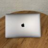 Ігровий ультрабук Б-клас Apple MacBook Pro A1990 2019 / 15.4" (2880x1800) IPS / Intel Core i9-9980HK (8 (16) ядер по 2.4 - 5.0 GHz) / 32 GB DDR4 / 1000 GB SSD / AMD Radeon Pro 560X, 4 GB GDDR5, 128-bit / WebCam / MacOS - Зображення 3