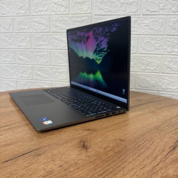 Ультрабук Б-клас Dell Vostro 5630 / 16" (1920x1200) IPS / Intel Core i7-1360P (12 (16) ядер по 2.2 - 5.0 GHz) / 16 GB DDR5 / 512 GB SSD / Intel Iris Xe Graphics / WebCam - Зображення 5