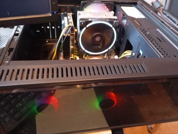 Ігровий ПК GameMax G561-FRGB Black Tower / Intel Xeon E5-2650 v2 (8 (16) ядер по 2.6 - 3.4 GHz) / 20 GB DDR3 / 480 GB SSD + 1000 GB HDD / nVidia GeForce GTX 1650, 4 GB GDDR6, 128-bit / 600W - Зображення 9