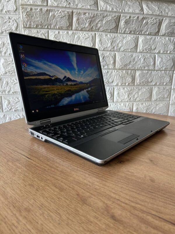 Ноутбук Б-клас Dell Latitude E6530 / 15.6" (1366x768) TN / Intel Core i5-3210M (2 (4) ядра по 2.5 - 3.1 GHz) / 4 GB DDR3 / 500 GB HDD / Intel HD Graphics 4000 - Зображення 4