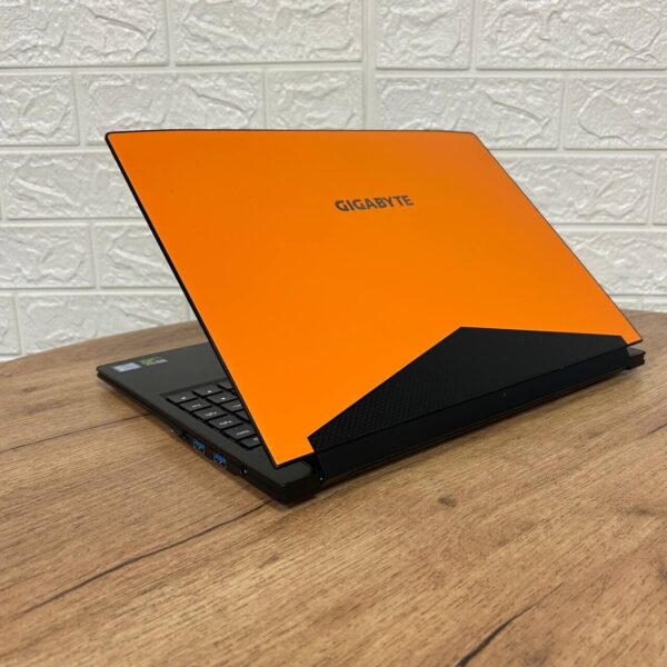 Ігровий ультрабук Б-клас Gigabyte Aero 14 / 14" (2560x1440) IPS / Intel Core i7-7700HQ (4 (8) ядра по 2.8 - 3.8 GHz) / 16 GB DDR4 / 512 GB SSD / nVidia GeForce GTX 1060, 6 GB GDDR5, 192-bit / WebCam - Зображення 6