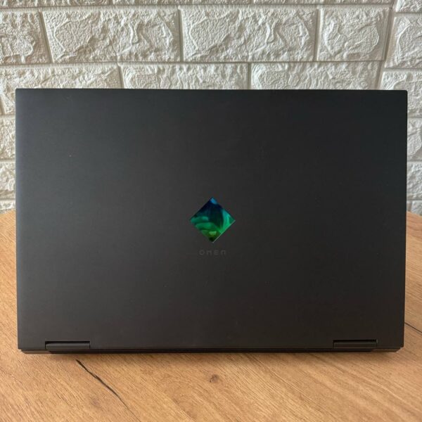 Ігровий ноутбук HP Omen 15-ek1013dx / 15.6" (1920x1080) IPS / Intel Core i7-10750H (6 (12) ядер по 2.6 - 5.0 GHz) / 16 GB DDR4 / 512 GB SSD / nVidia GeForce RTX 3070, 8 GB GDDR6, 256-bit / WebCam - Зображення 3