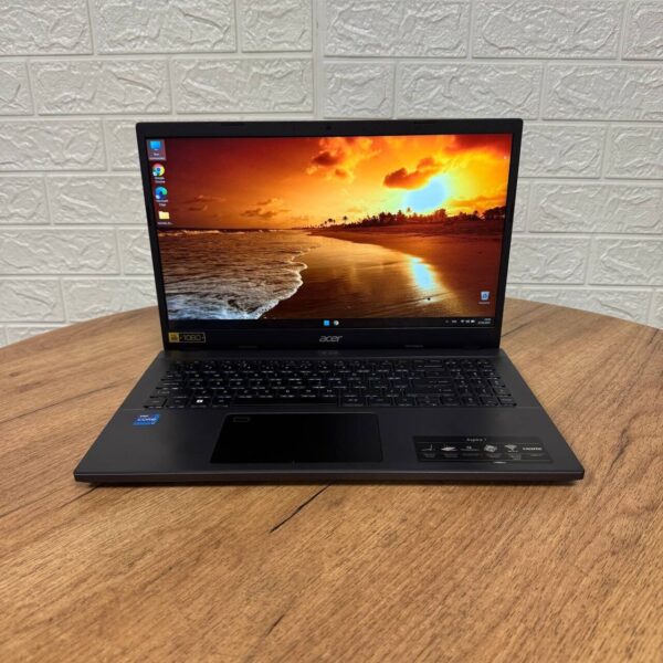 Ноутбук Б-клас Acer Aspire 7 A715-76 / 15.6" (1920x1080) IPS / Intel Core i7-12700H (14 (20) ядер по 3.5 - 4.7 GHz) / 16 GB DDR4 / 512 GB SSD / Intel Iris Xe Graphics / WebCam - Зображення 2