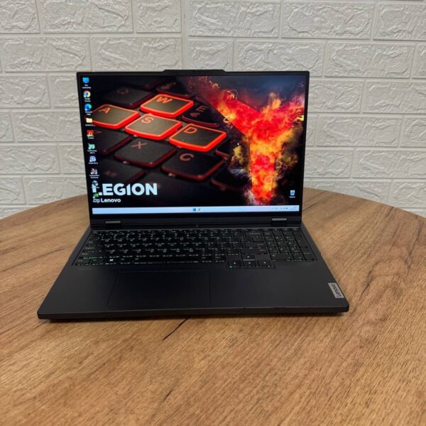 Ігровий ноутбук Б-клас Lenovo Legion Pro 5 16IRX8 / 16" (2560x1600) IPS / Intel Core i7-13700HX (16 (24) ядра по 3.7 - 5.0 GHz) / 32 GB DDR5 / 1000 GB SSD / nVidia GeForce RTX 4070, 8 GB GDDR6, 128-bit / WebCam - Зображення 2