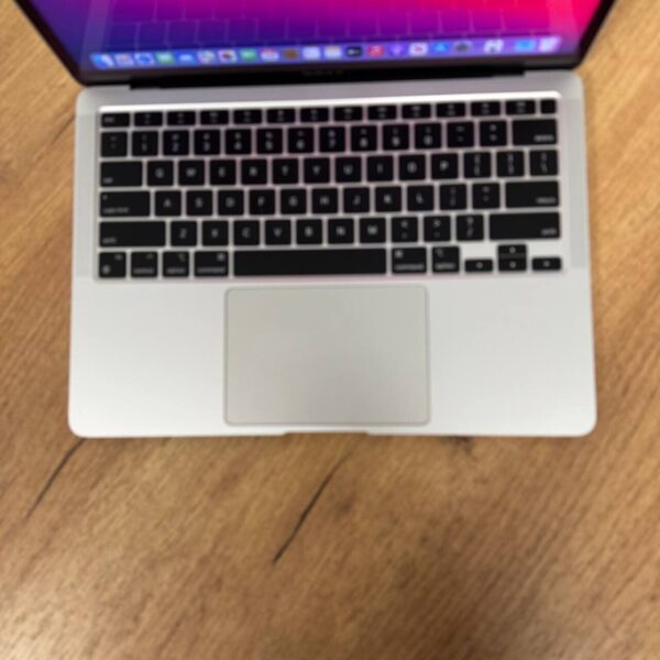 Ультрабук Apple MacBook Air 13 2020 A2337 / 13.3" (2560x1600) IPS / Apple M1 (8 ядер по 2.1 - 3.2 GHz) / 8 GB DDR3 / 256 GB SSD / Apple M1 Graphics / WebCam / MacOS - Зображення 7