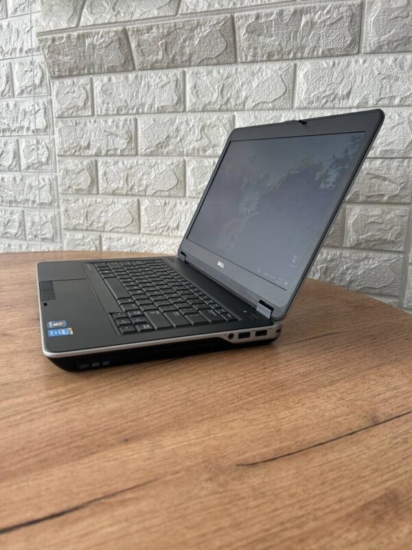Ноутбук Б-клас Dell Latitude E6440 / 14" (1366x768) TN / Intel Core i5-4310M (2 (4) ядра по 2.7 - 3.4 GHz) / 8 GB DDR3 / 240 GB SSD / Intel HD Graphic 4600 / VGA - Зображення 5
