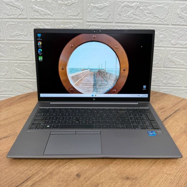 Ультрабук HP ZBook Firefly 15 G8 / 15.6" (1920x1080) IPS / Intel Core i7-1185G7 (4 (8) ядра по 1.2 - 4.8 GHz) / 16 GB DDR4 / 512 GB SSD NVMe / Intel Iris Xe Graphics / WebCam - Зображення 2