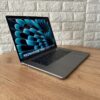 Ультрабук Б-клас Apple MacBook Pro A1707 (2017) / 15.4" (2880x1800) IPS / Intel Core i7-4810MQ (4 (8) ядра по 2.8 - 3.8 GHz) / 16 GB DDR4 / 512 GB SSD / AMD Radeon Pro 560, 4 GB GDDR5, 128-bit / WebCam - Зображення 4