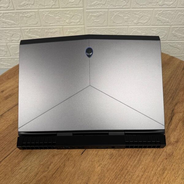 Ігровий ноутбук Dell Alienware 15 R3 / 15.6" (1920x1080) IPS / Intel Core i7-6820HQ (4 (8) ядра по 2.7 - 3.6 GHz) / 16 GB DDR4 / 500 GB SSD / nVidia GeForce GTX 1070, 8 GB GDDR5, 256-bit / WebCam - Зображення 3