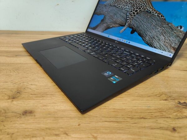 Ультрабук Б-клас LG Gram 17Z95P / 17" (2560x1600) IPS / Intel Core i7-1195G7 (4 (8) ядра по 1.3 - 5.0 GHz) / 16 GB DDR4 / 1000 GB SSD + 1000 GB SSD /  Intel Iris Xe Graphics / WebCam / Windows 11 Home - Зображення 7