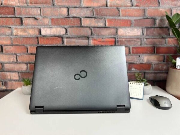 Ноутбук Fujitsu LifeBook E449 / 14" (1366x768) TN / Intel Core i3-7020U (2 (4) ядра по 2.3 GHz) / 8 GB DDR4 / 128 GB SSD M.2 / Intel UHD Graphics 620 / WebCam / Win 10 Pro - Зображення 6