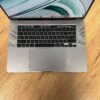 Ігровий ультрабук Б-клас Apple MacBook Pro 16 2019 A2141 / 16" (3072x1920) IPS / Intel Core i7-9750H (6 (12) ядер по 2.6 - 4.5 GHz) / 16 GB DDR4 / 500 GB SSD / AMD Radeon Pro 5300M, 4 GB GDDR6, 128-bit / WebCam / MacOS - Зображення 7