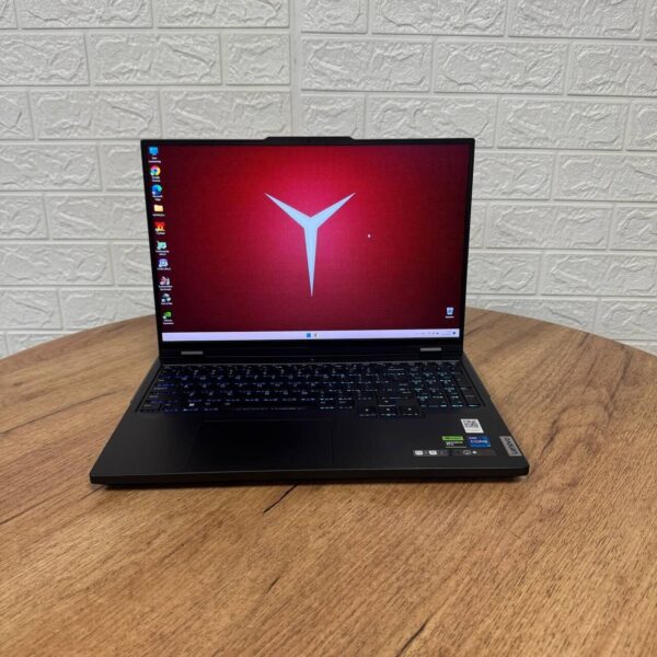 Ігровий ноутбук Б-клас Lenovo Legion Pro 5 16IRX8 / 16" (2560x1600) IPS / Intel Core i7-13700HX (16 (24) ядра по 3.7 - 5.0 GHz) / 32 GB DDR5 / 1000 GB SSD NVMe / nVidia GeForce RTX 4070, 8 GB GDDR6, 128-bit / WebCam - Зображення 2