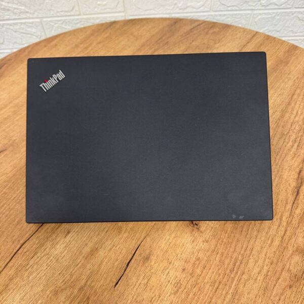 Ультрабук Б-клас Lenovo ThinkPad T490 / 14" (1920x1080) IPS / Intel Core i7-8565U (4 (8) ядра по 1.8 - 4.6 GHz) / 8 GB DDR4 / 256 GB SSD / Intel UHD Graphics / WebCam - Зображення 3