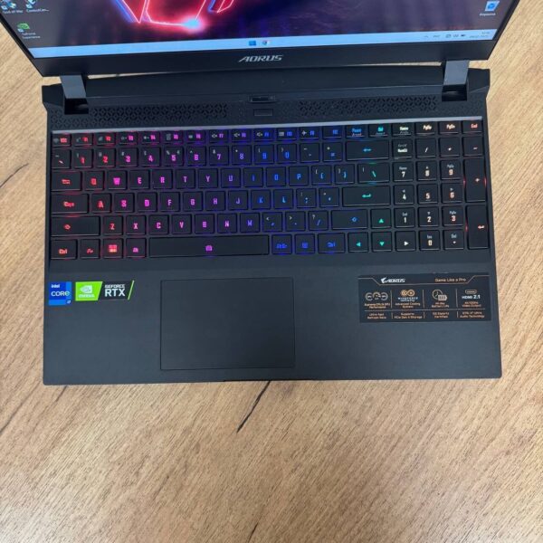 Ігровий ноутбук Б-клас Gigabyte Aorus 15P XD / 15.6" (1920x1080) IPS / Intel Core i7-11800H (8 (16) ядер по 2.3 - 4.6 GHz) / 16 GB DDR4 / 1000 GB SSD / nVidia GeForce RTX 3070, 8 GB GDDR6, 256-bit / WebCam - Зображення 7